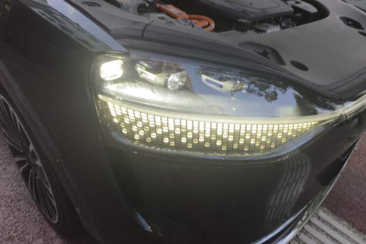 Used Hima AITO M9 2024 Range-Extended Ultra Version 42 kWh 6-Seater Model Right Front Headlight