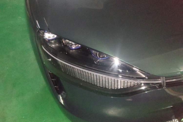 Used Hima AITO M9 2024 All-Electric Ultra Version 100 kWh 6-Seater Model Right Front Headlight