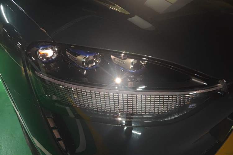 Used Hima AITO M9 2024 Range-Extended Max Edition 42 kWh 5-Seater Version Right Front Headlight