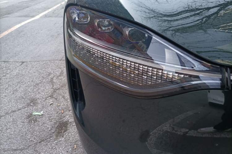 Used Hima AITO M9 2024 Range-Extended Ultra Version 42 kWh 6-Seater Model Right Front Headlight