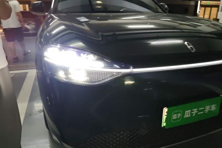 Used Hima AITO M9 2024 All-Electric Ultra Version 100 kWh 6-Seater Model Right Front Headlight