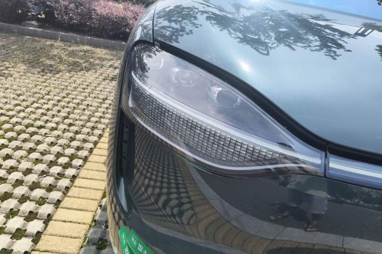 Used Hima AITO M9 2024 Range-Extended Ultra Version 52 kWh 6-Seater Model Right Front Headlight