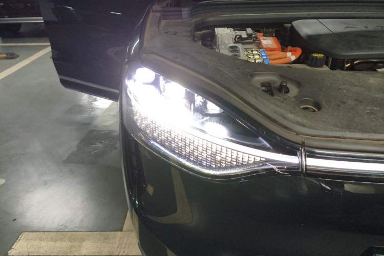 Used Hima AITO M9 2024 Range-Extended Ultra Version 52 kWh 6-Seater Model Right Front Headlight