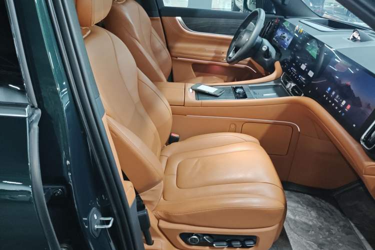Used Hima AITO M9 2024 Range-Extended Ultra Version 52 kWh 6-Seater Model Right Front Seat