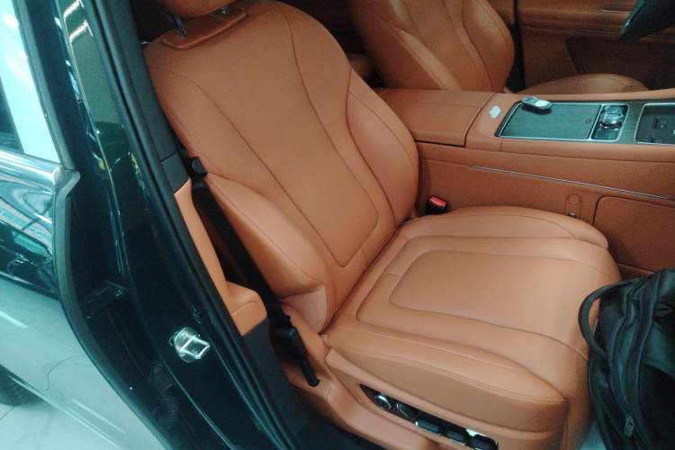 Used Hima AITO M9 2024 Range-Extended Ultra Version 52 kWh 6-Seater Model Right Front Seat