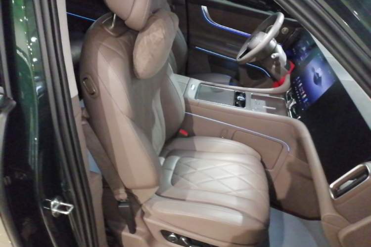 Used Hima AITO M9 2024 Range-Extended Ultra Version 42 kWh 6-Seater Model Right Front Seat