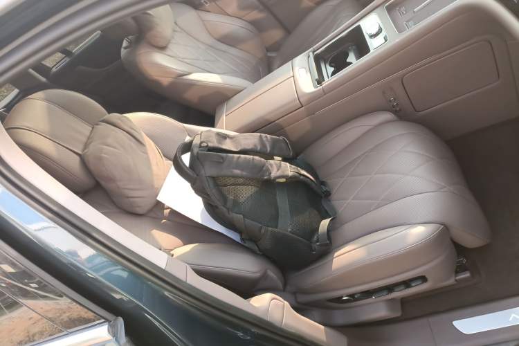 Used Hima AITO M9 2024 Range-Extended Ultra Version 52 kWh 5-Seater Model Right Front Seat