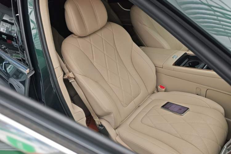 Used Hima AITO M9 2024 Range-Extended Max Edition 42 kWh 6-Seater Version Right Front Seat