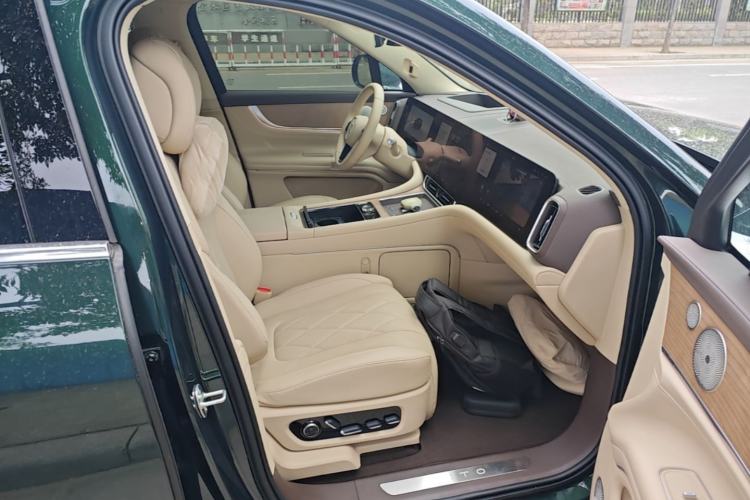 Used Hima AITO M9 2024 All-Electric Ultra Version 100 kWh 6-Seater Model Right Front Seat