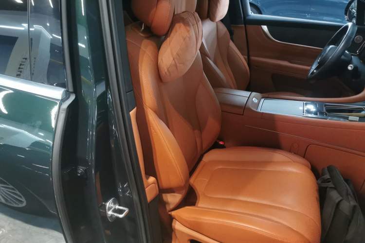 Used Hima AITO M9 2024 Range-Extended Ultra Version 42 kWh 6-Seater Model Right Front Seat