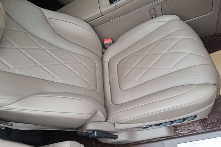 Used Hima AITO M9 2024 All-Electric Ultra Version 100 kWh 5-Seater Model Right Front Seat