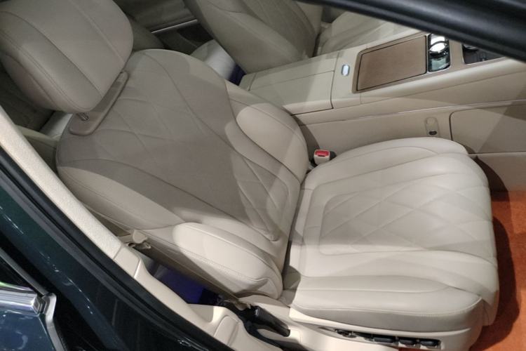 Used Hima AITO M9 2024 Range-Extended Ultra Version 52 kWh 6-Seater Model Right Front Seat