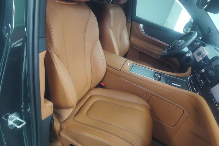 Used Hima AITO M9 2024 Range-Extended Ultra Version 52 kWh 5-Seater Model Right Front Seat