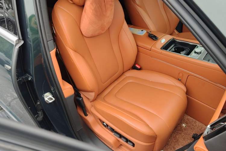 Used Hima AITO M9 2024 Range-Extended Ultra Version 42 kWh 6-Seater Model Right Front Seat