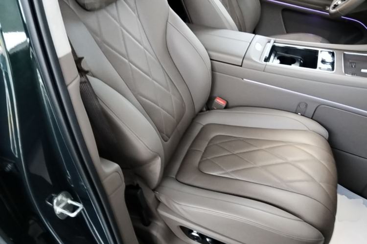 Used Hima AITO M9 2024 Range-Extended Max Edition 42 kWh 5-Seater Version Right Front Seat