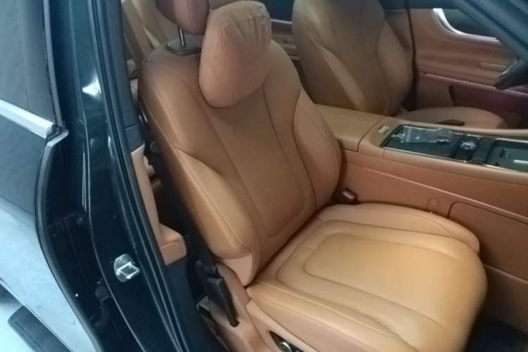 Used Hima AITO M9 2024 Range-Extended Ultra Version 42 kWh 6-Seater Model Right Front Seat