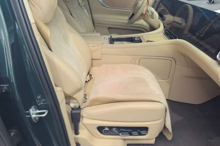 Used Hima AITO M9 2024 Range-Extended Ultra Version 42 kWh 6-Seater Model Right Front Seat