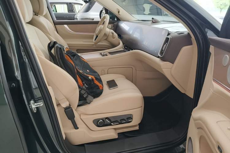 Used Hima AITO M9 2024 All-Electric Ultra Version 100 kWh 6-Seater Model Right Front Seat