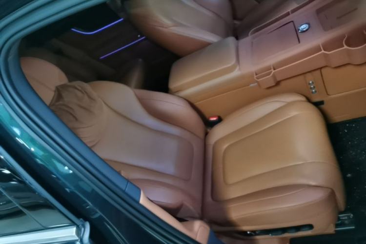 Used Hima AITO M9 2024 Range-Extended Max Edition 42 kWh 6-Seater Version Right Front Seat