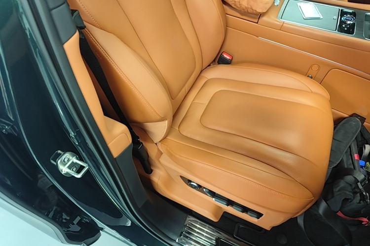 Used Hima AITO M9 2024 Range-Extended Ultra Version 42 kWh 6-Seater Model Right Front Seat
