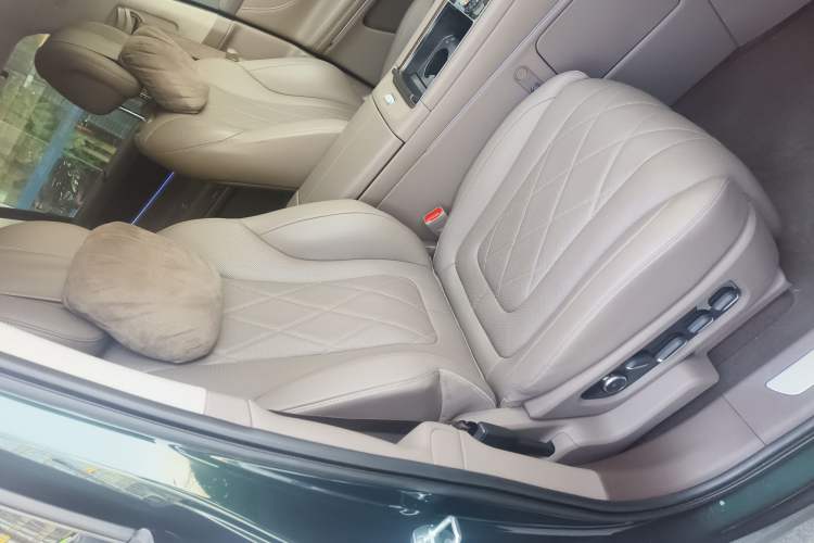 Used Hima AITO M9 2024 Range-Extended Ultra Version 52 kWh 5-Seater Model Right Front Seat