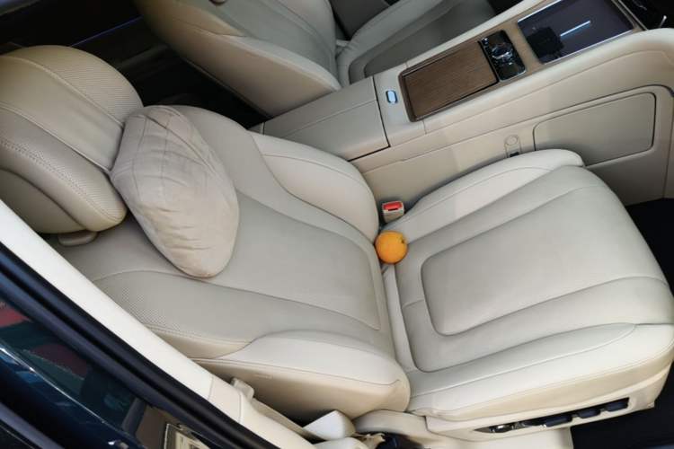 Used Hima AITO M9 2024 Range-Extended Ultra Version 42 kWh 6-Seater Model Right Front Seat
