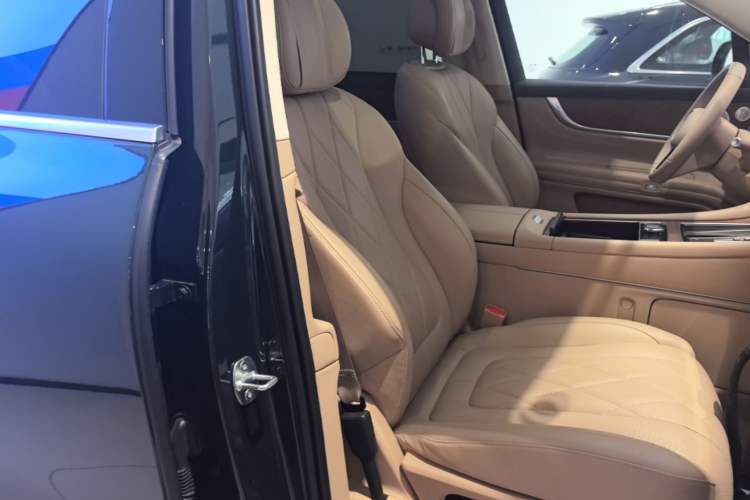 Used Hima AITO M9 2024 Range-Extended Max Edition 42 kWh 6-Seater Version Right Front Seat