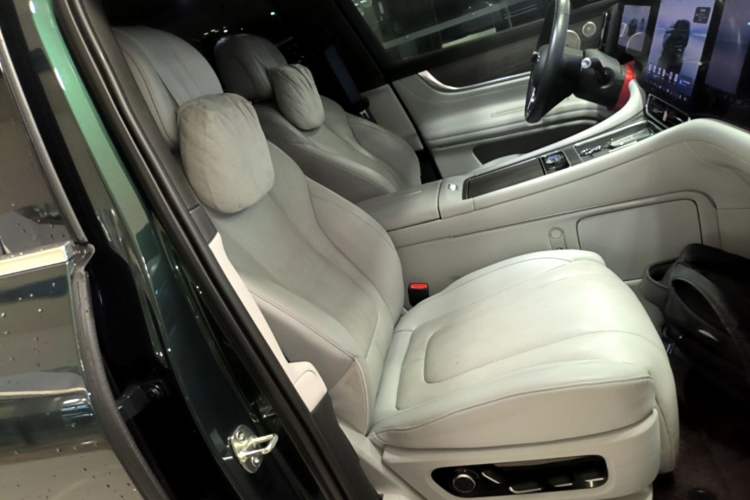 Used Hima AITO M9 2024 Range-Extended Max Edition 42 kWh 6-Seater Version Right Front Seat