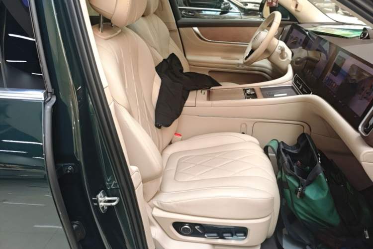 Used Hima AITO M9 2024 Range-Extended Ultra Version 42 kWh 6-Seater Model Right Front Seat