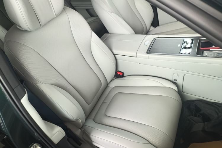 Used Hima AITO M9 2024 Range-Extended Ultra Version 42 kWh 6-Seater Model Right Front Seat