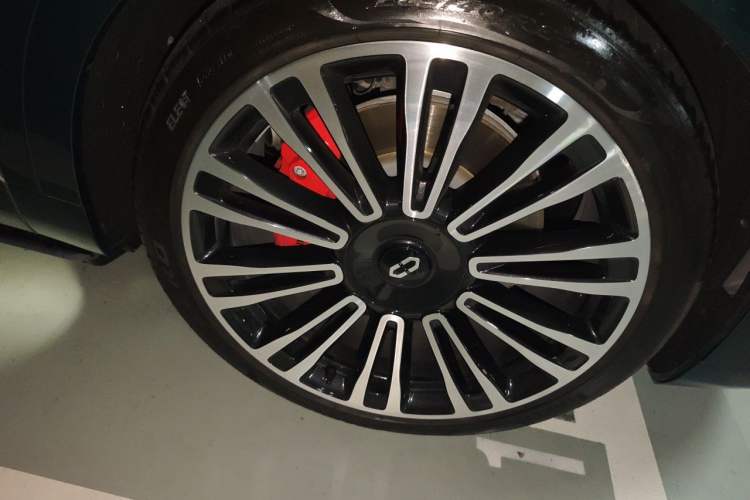 Used Hima AITO M9 2024 Range-Extended Ultra Version 42 kWh 6-Seater Model Right Front Wheel Hub
