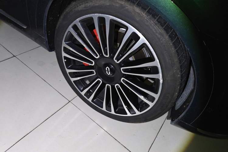 Used Hima AITO M9 2024 Range-Extended Ultra Version 42 kWh 6-Seater Model Right Front Wheel Hub