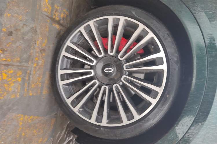 Used Hima AITO M9 2024 Range-Extended Ultra Version 52 kWh 6-Seater Model Right Front Wheel Hub