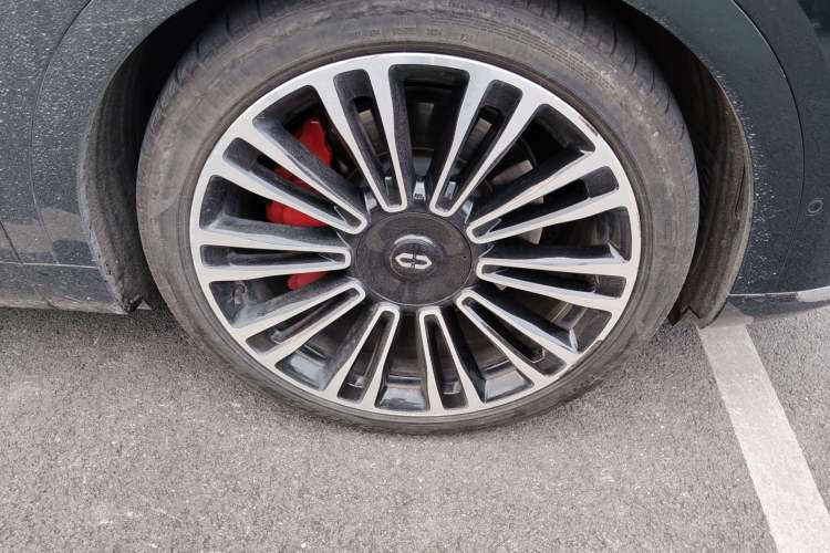 Used Hima AITO M9 2024 Range-Extended Ultra Version 42 kWh 6-Seater Model Right Front Wheel Hub