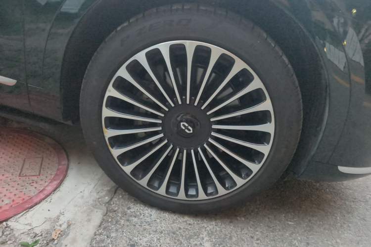 Used Hima AITO M9 2024 Range-Extended Ultra Version 52 kWh 5-Seater Model Right Front Wheel Hub