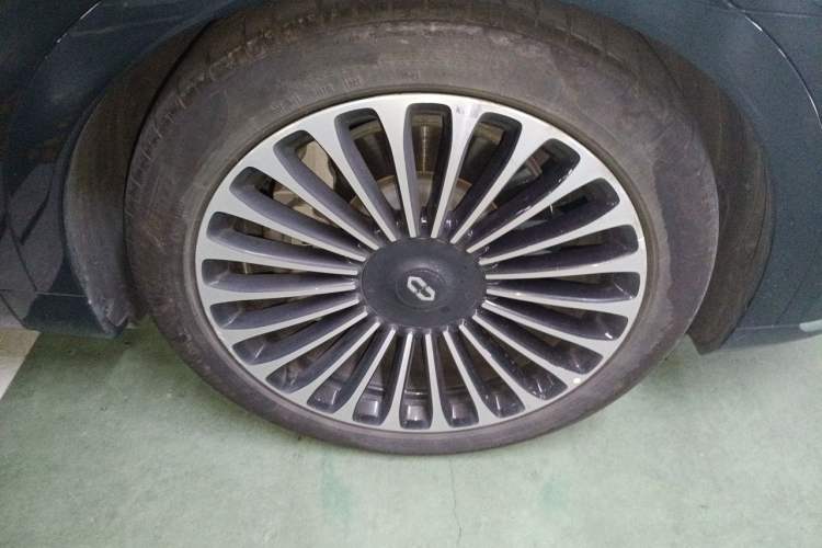 Used Hima AITO M9 2024 Range-Extended Max Edition 42 kWh 6-Seater Version Right Front Wheel Hub
