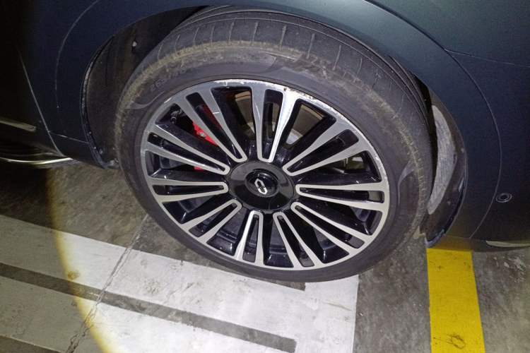 Used Hima AITO M9 2024 Range-Extended Ultra Version 42 kWh 6-Seater Model Right Front Wheel Hub
