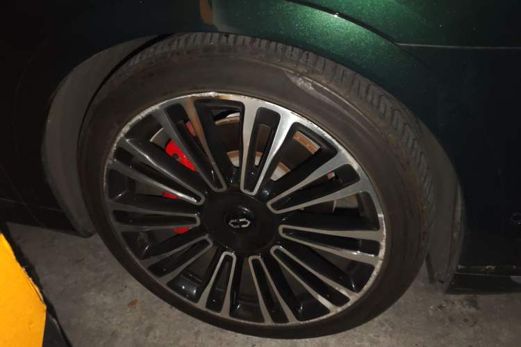 Used Hima AITO M9 2024 All-Electric Max Version 100 kWh 6-Seater Right Front Wheel Hub