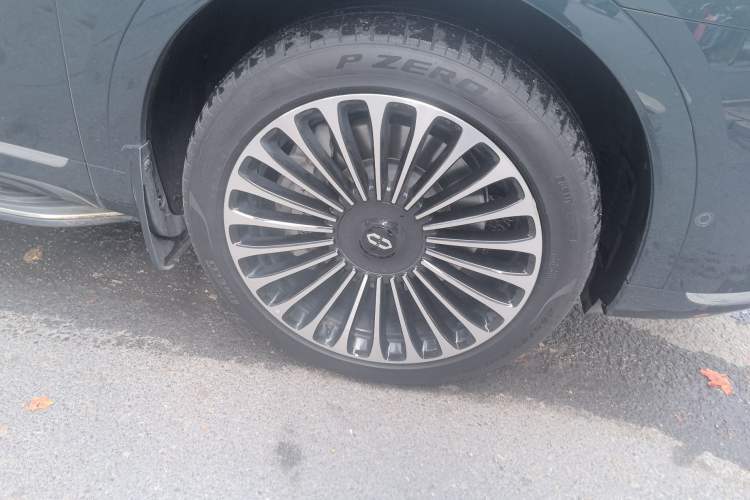 Used Hima AITO M9 2024 Range-Extended Max Edition 42 kWh 6-Seater Version Right Front Wheel Hub