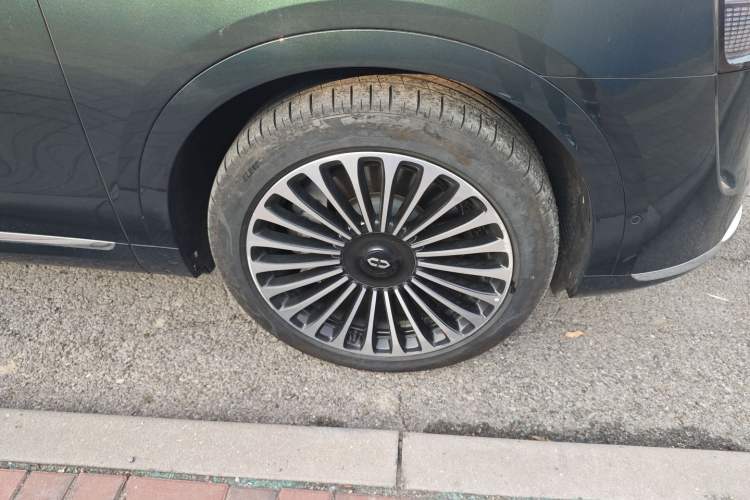 Used Hima AITO M9 2024 Range-Extended Ultra Version 52 kWh 6-Seater Model Right Front Wheel Hub