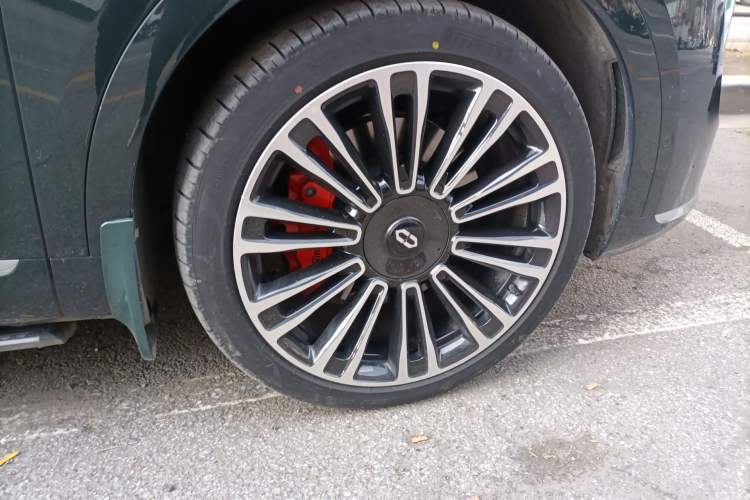 Used Hima AITO M9 2024 Range-Extended Ultra Version 42 kWh 6-Seater Model Right Front Wheel Hub
