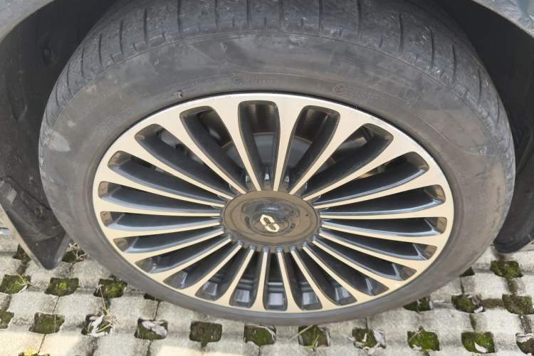 Used Hima AITO M9 2024 Range-Extended Ultra Version 52 kWh 6-Seater Model Right Front Wheel Hub