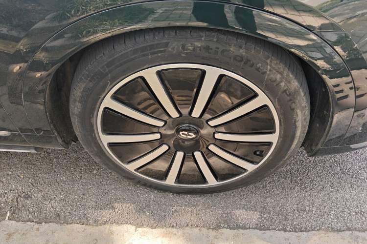 Used Hima AITO M9 2024 Range-Extended Max Edition 42 kWh 6-Seater Version Right Front Wheel Hub