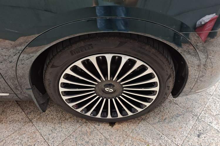 Used Hima AITO M9 2024 Range-Extended Ultra Version 52 kWh 6-Seater Model Right Front Wheel Hub