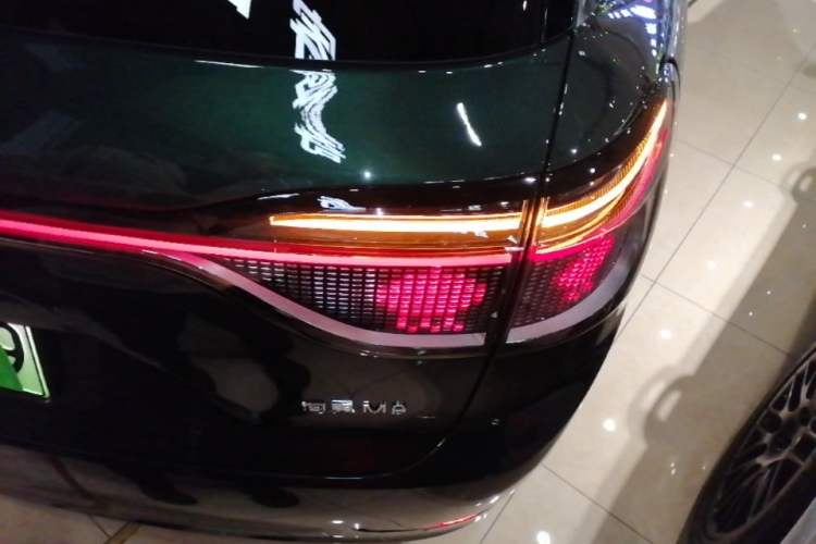Used Hima AITO M9 2024 Range-Extended Ultra Version 42 kWh 6-Seater Model Right Rear Taillight