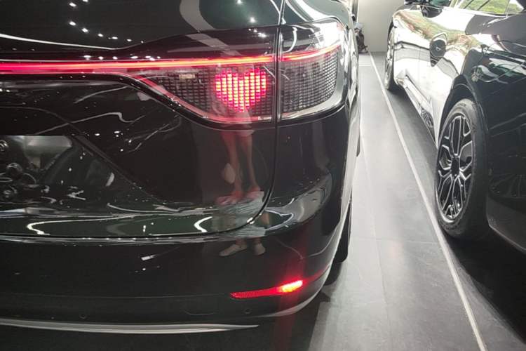 Used Hima AITO M9 2024 Range-Extended Ultra Version 42 kWh 6-Seater Model Right Rear Taillight
