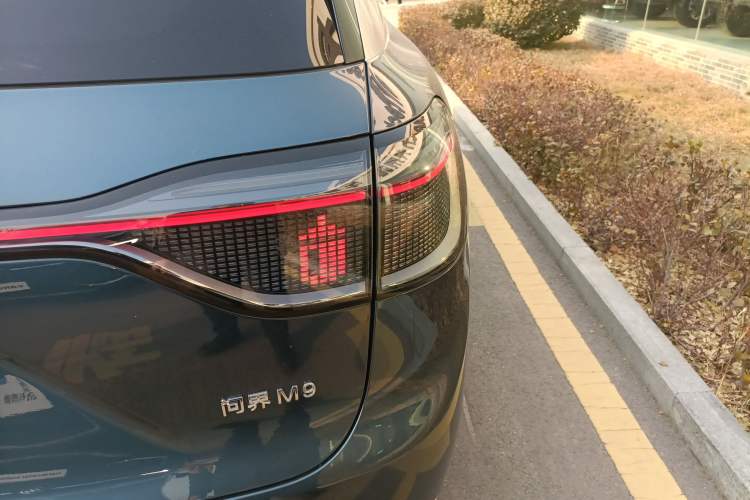 Used Hima AITO M9 2024 Range-Extended Ultra Version 52 kWh 5-Seater Model Right Rear Taillight