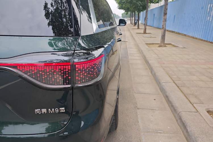 Used Hima AITO M9 2024 All-Electric Ultra Version 100 kWh 6-Seater Model Right Rear Taillight