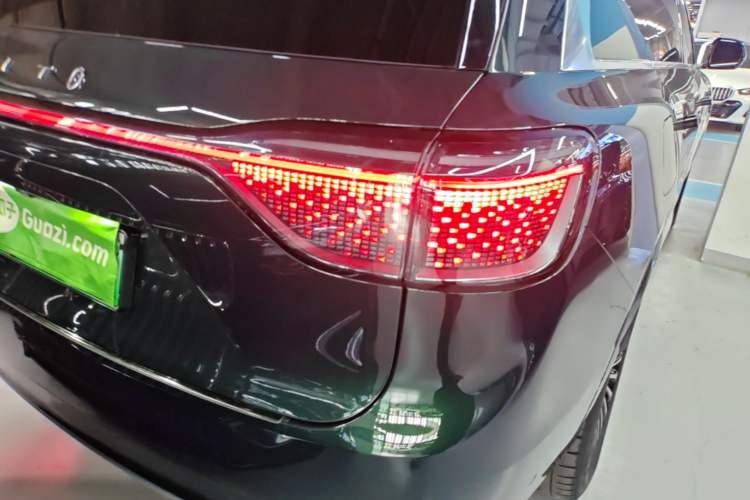 Used Hima AITO M9 2024 Range-Extended Ultra Version 52 kWh 6-Seater Model Right Rear Taillight