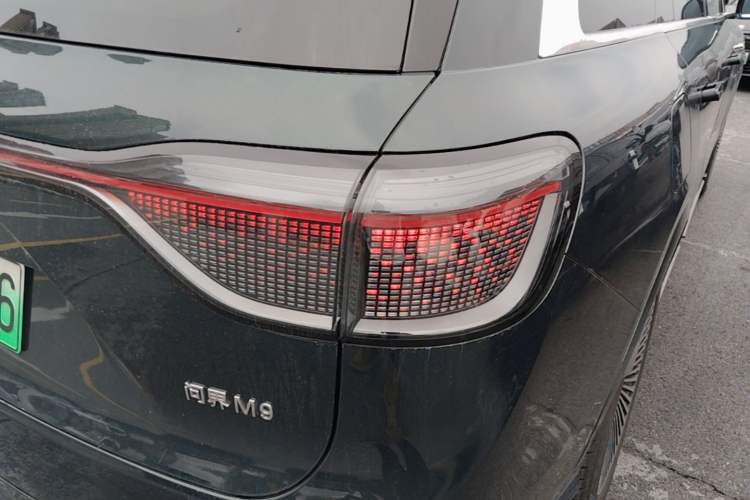 Used Hima AITO M9 2024 Range-Extended Ultra Version 42 kWh 6-Seater Model Right Rear Taillight